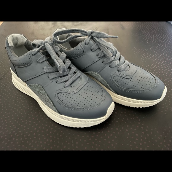 Tread by Wverlane Sneakers - Picture 2 of 3